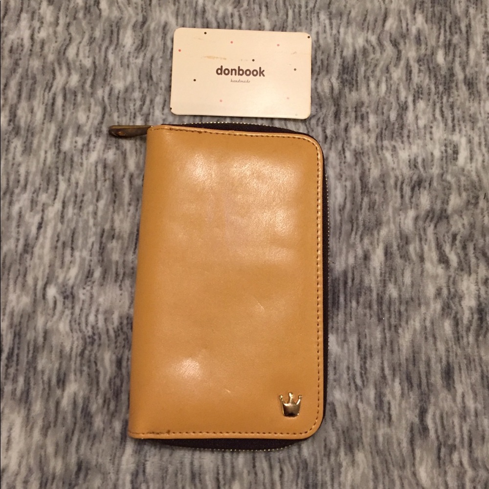 🥳 Don book zip up wallet, new 🥳